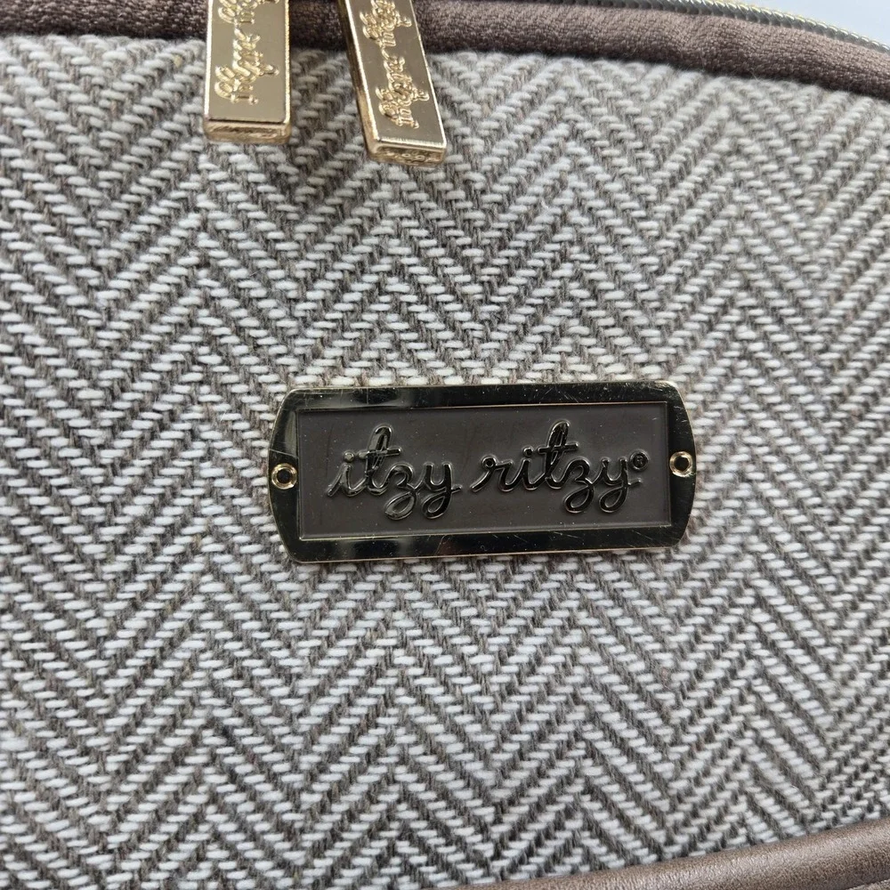 Itzy Ritzy Boss Plus Backpack Diaper Bag Tan Herringbone Gold Hardware Excellent